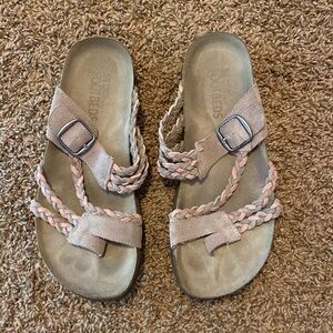 White Mountain pink braided Footbed sandals. Like new size 8.